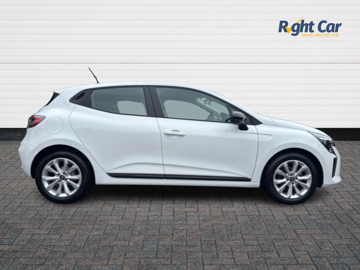 Used Renault Clio 2025 for sale - 76140730: Photo 4
