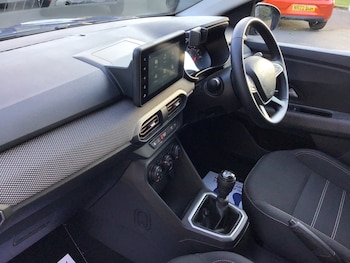 Used Dacia Sandero Stepway 2024 for sale - 76125160: Photo 2