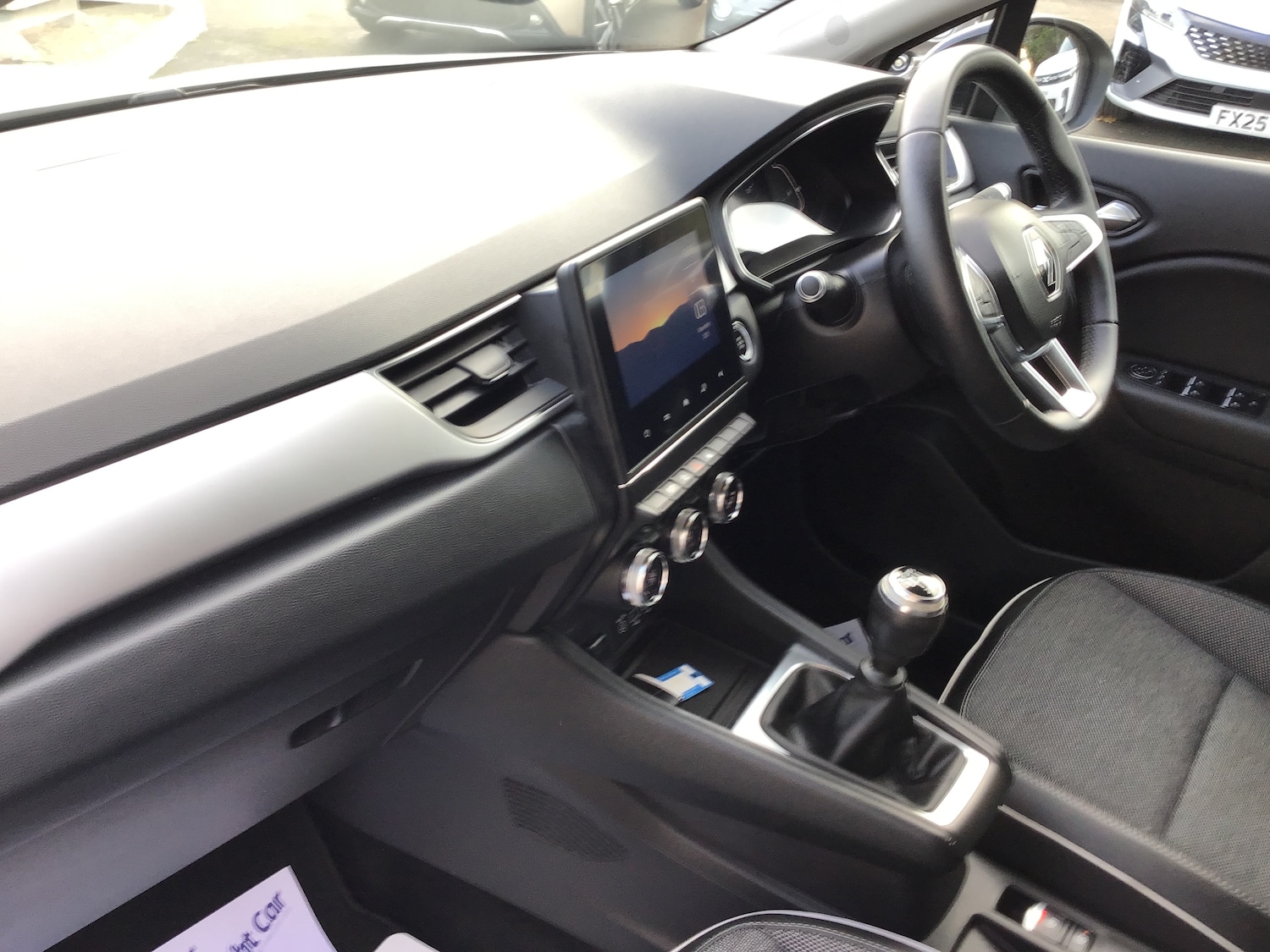 Used Renault Captur 2021 for sale - 76474741: Photo 2