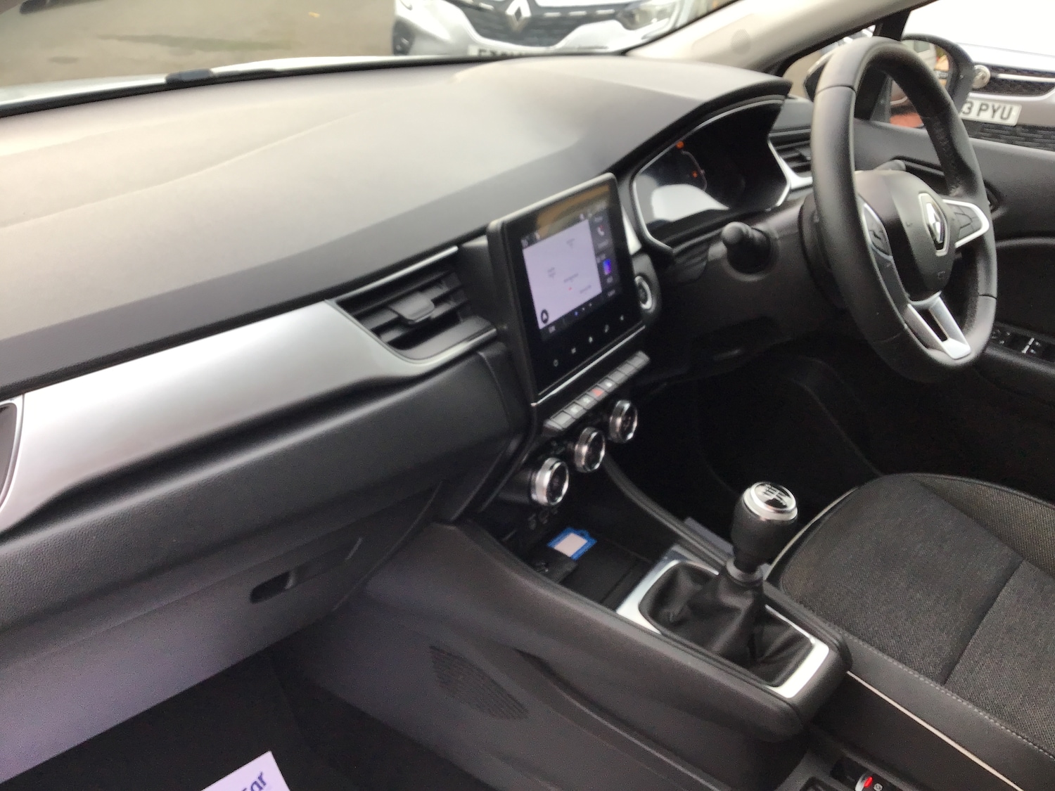 Used Renault Captur 2022 for sale - 76501113: Photo 2