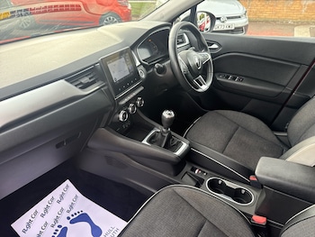 Used Renault Captur 2022 for sale - 76204517: Photo 2