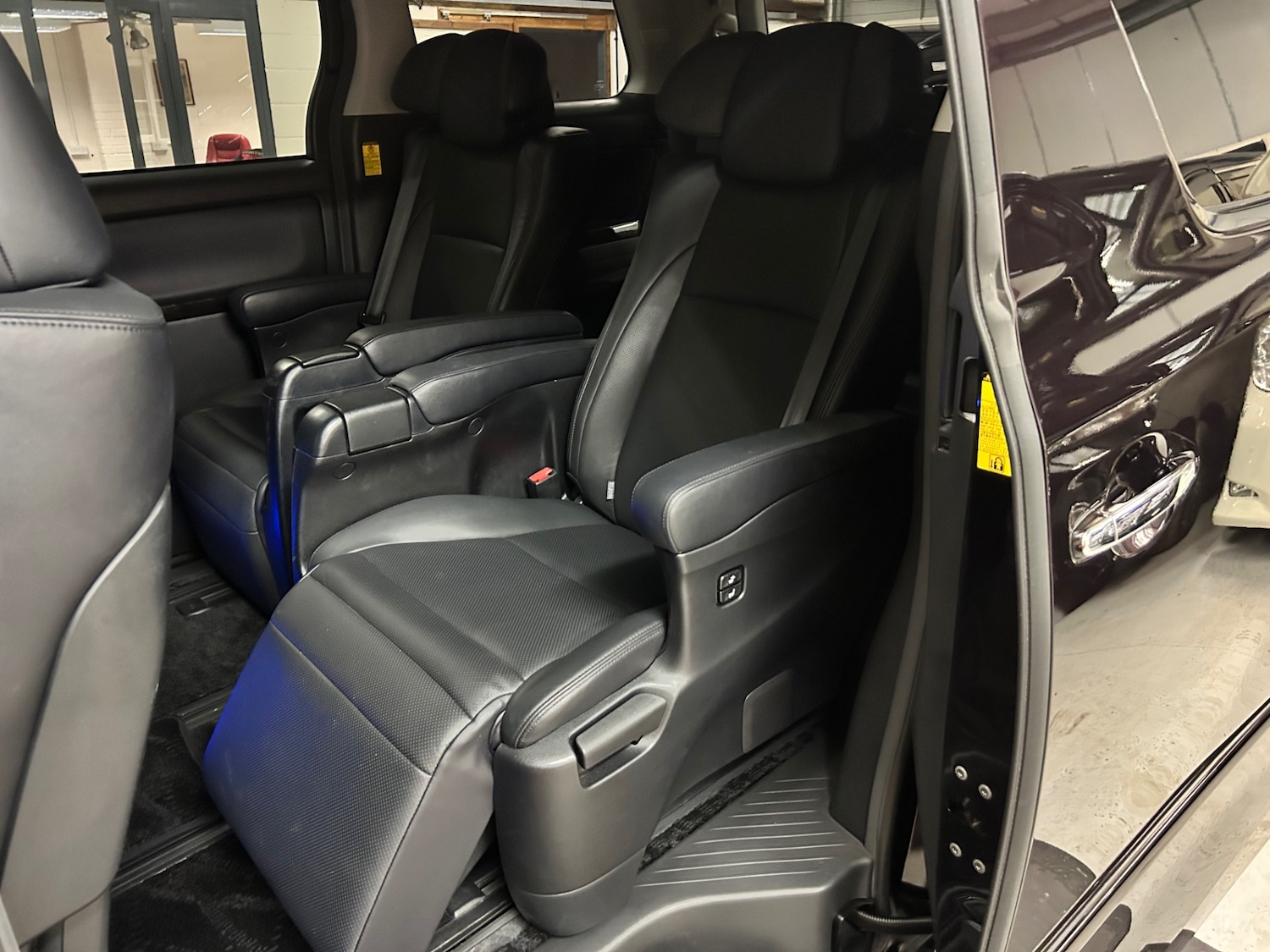 Used Toyota Vellfire 2025 for sale - 78028991: Photo 24