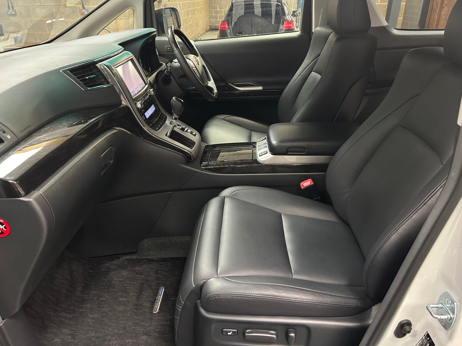 Used Toyota Vellfire 2014 for sale - 78028028: Photo 28