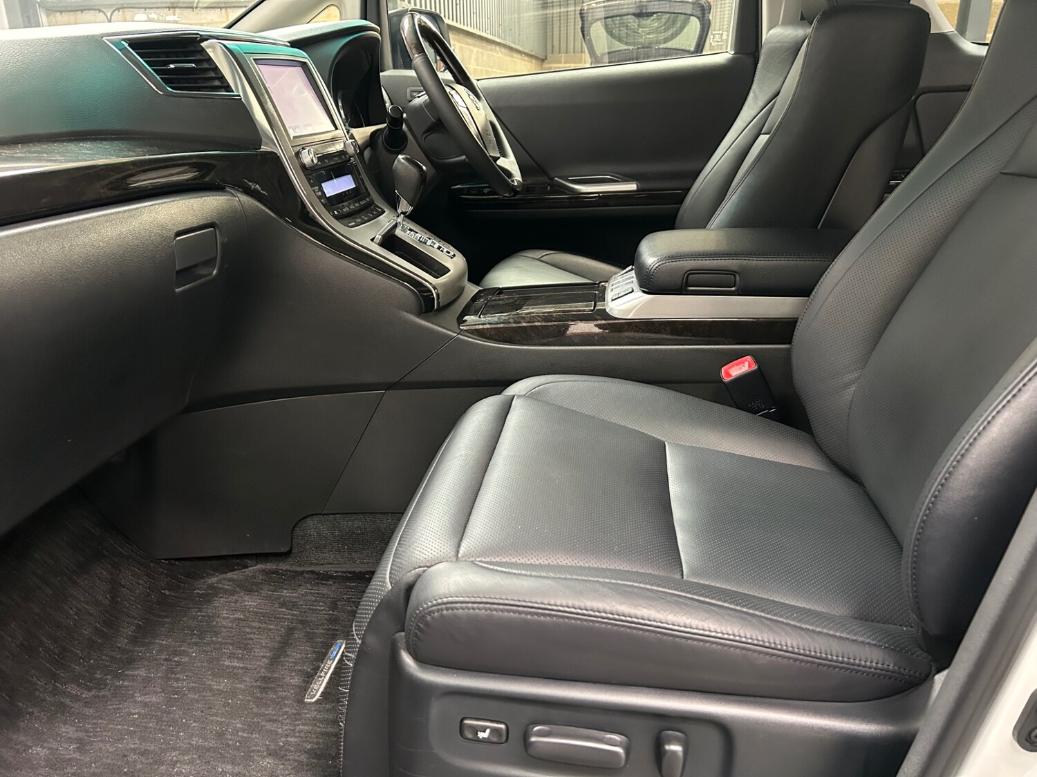 Used Toyota Vellfire 2014 for sale - 78028028: Photo 30