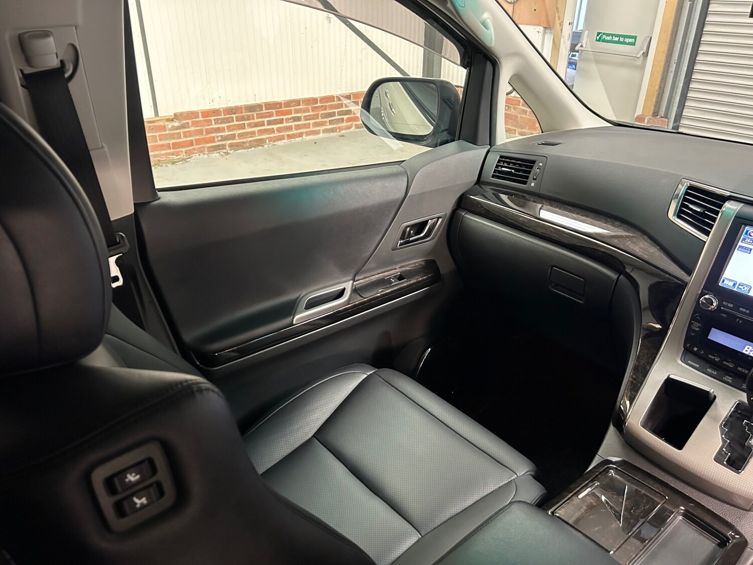 Used Toyota Vellfire 2014 for sale - 78028028: Photo 34