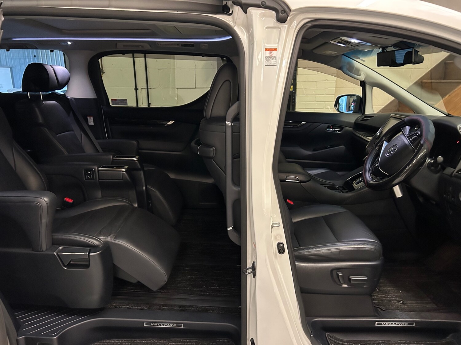 Used Toyota Vellfire 2025 for sale - 78026342: Photo 23