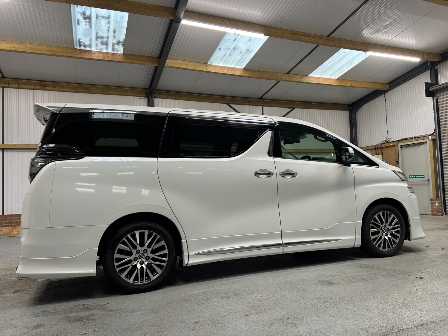 Used Toyota Vellfire 2025 for sale - 78026342: Photo 8