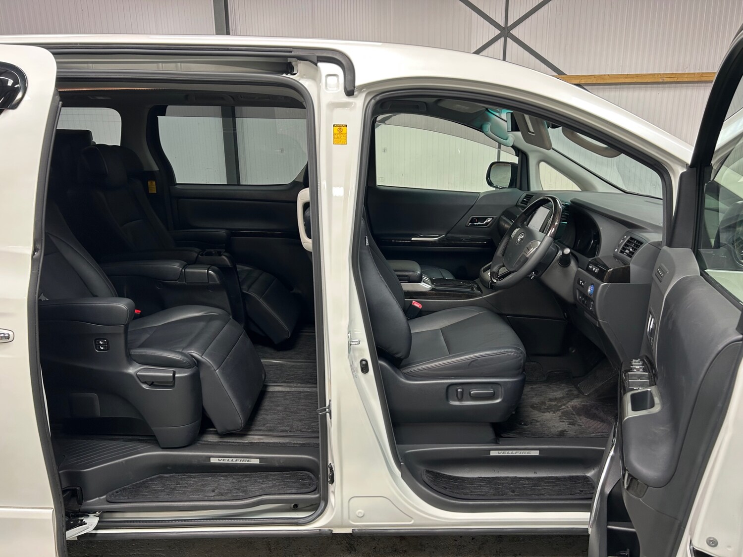 Used Toyota Vellfire 2025 for sale - 78033572: Photo 19