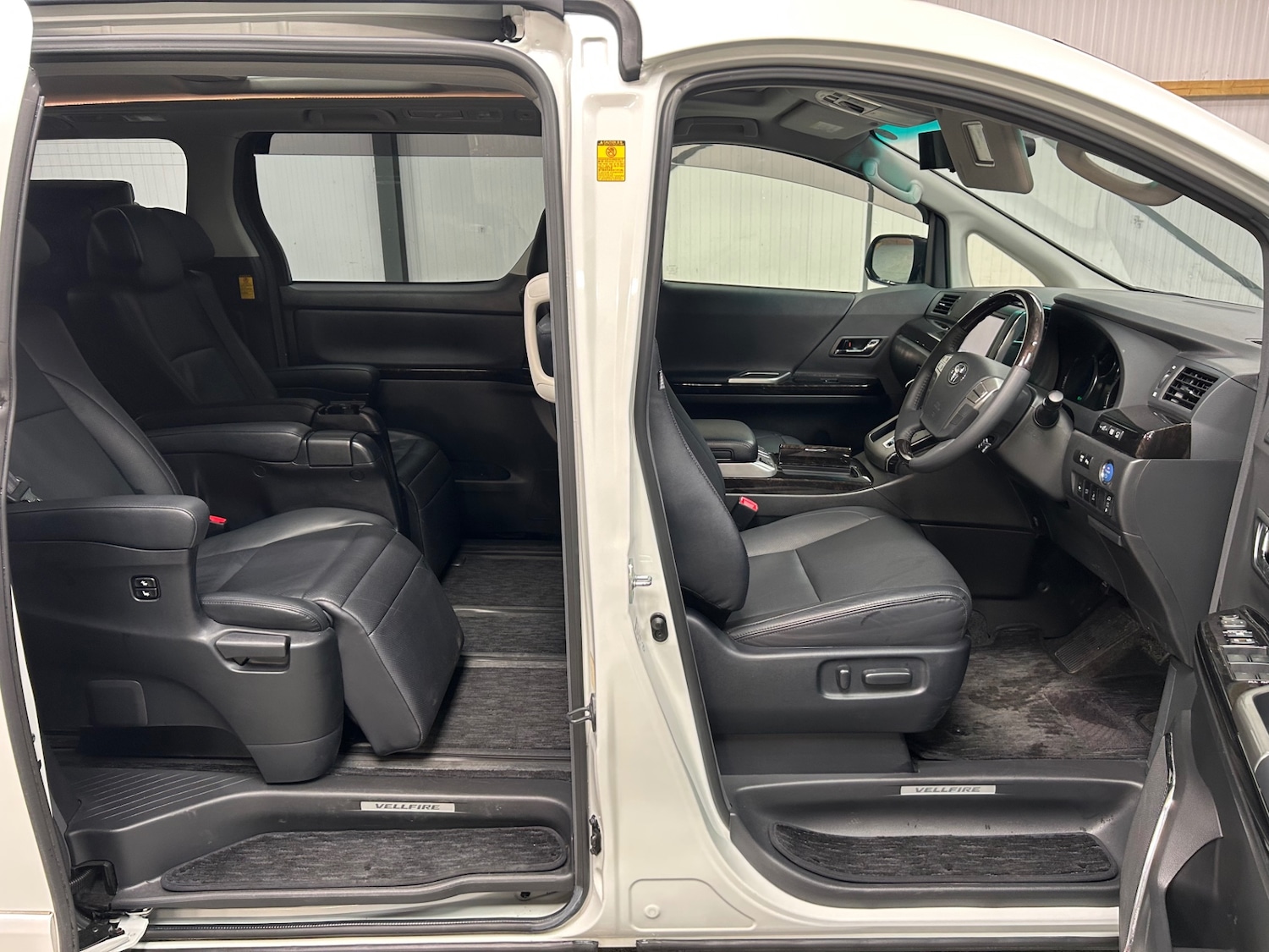 Used Toyota Vellfire 2025 for sale - 78033572: Photo 22