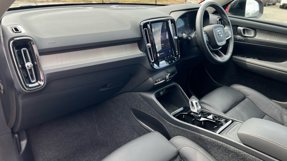 Used Volvo XC40 2025 for sale - 76868714: Photo 4