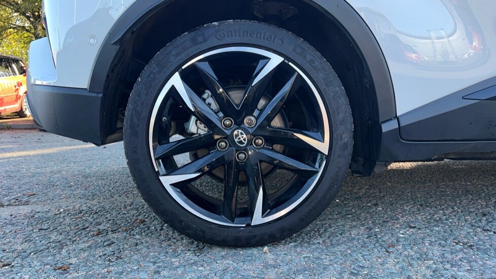 Used Toyota C-HR 2023 for sale - 76062080: Photo 19