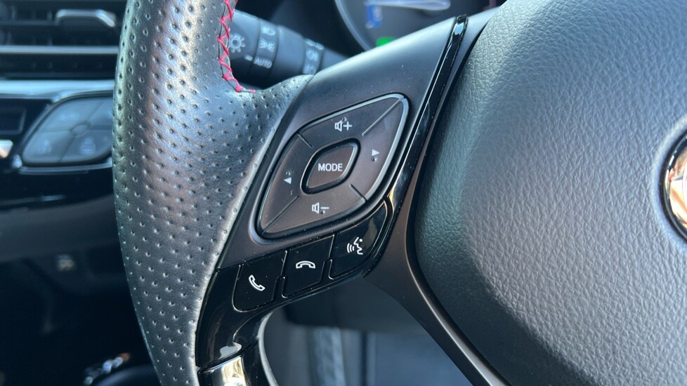 Used Toyota C-HR 2023 for sale - 76062080: Photo 22