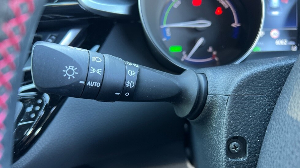 Used Toyota C-HR 2023 for sale - 76062080: Photo 24