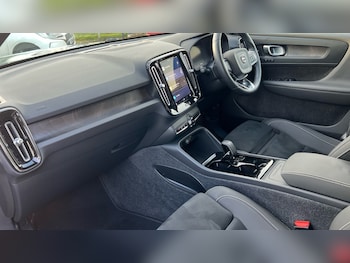 Used Volvo XC40 2024 for sale - 77021873: Photo