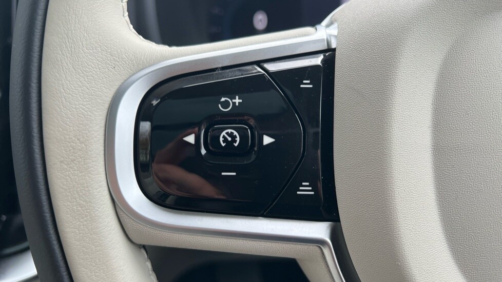 Used Volvo XC90 2025 for sale - 76328377: Photo 29