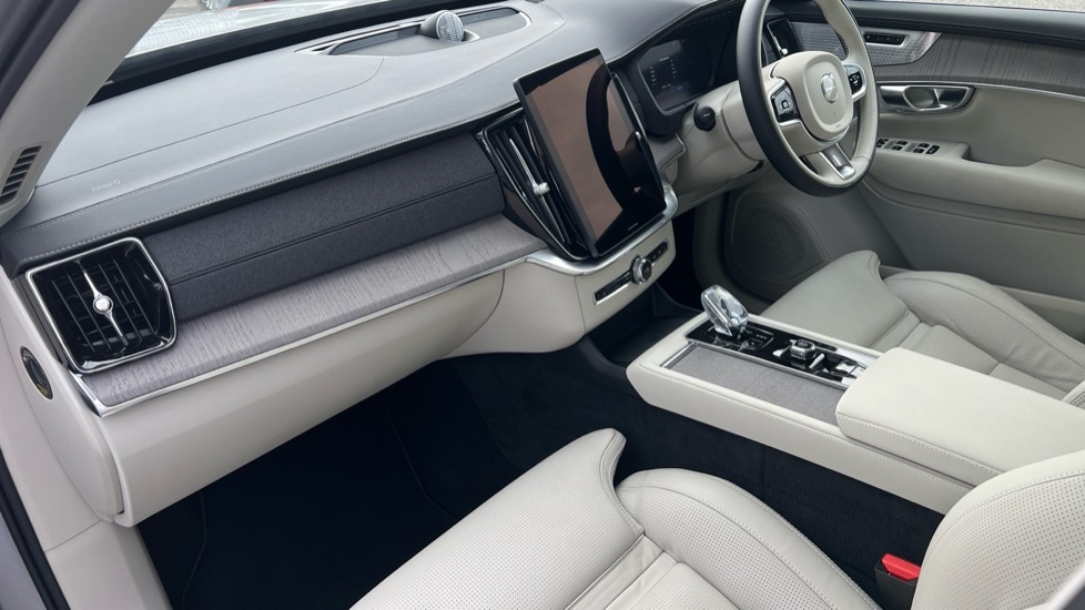 Used Volvo XC90 2025 for sale - 76328377: Photo 4