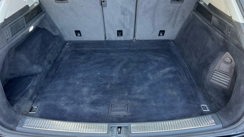 Used Volkswagen Touareg 2019 for sale - 76652443: Photo 15