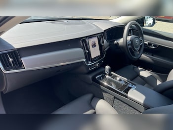 Used Volvo V90 2025 for sale - 76870321: Photo