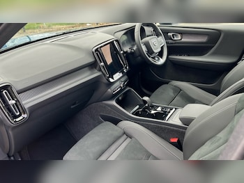 Used Volvo XC40 2025 for sale - 76289714: Photo 4