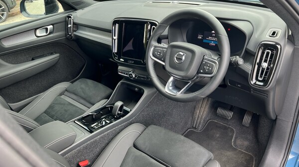 Used Volvo XC40 2025 for sale - 76289714: Photo 5