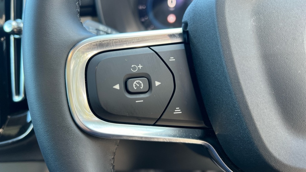 Used Volvo XC40 2024 for sale - 76871468: Photo 38