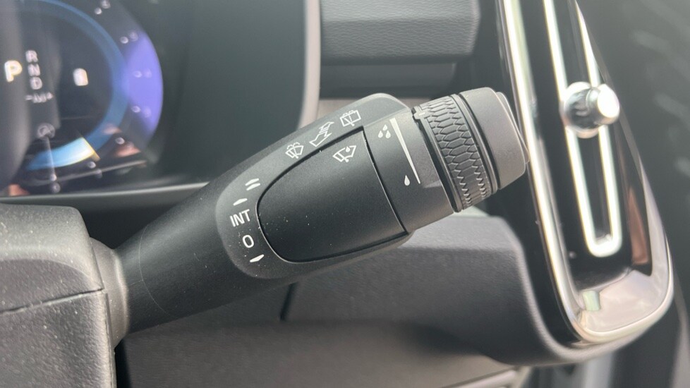 Used Volvo XC40 2024 for sale - 76328234: Photo 28