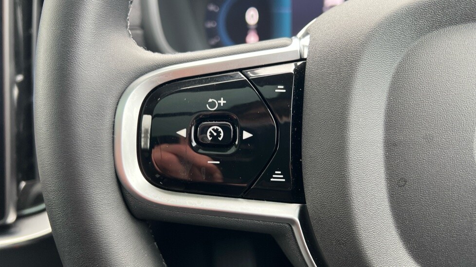 Used Volvo XC90 2025 for sale - 76872747: Photo 38