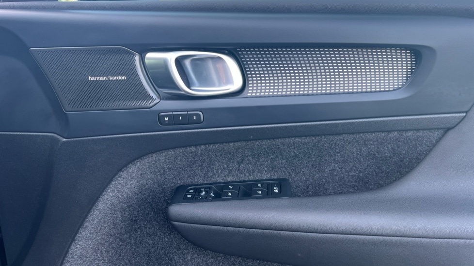 Used Volvo XC40 2023 for sale - 76575109: Photo 15