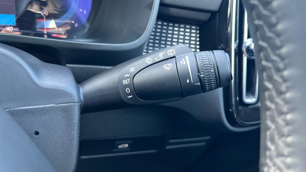 Used Volvo XC40 2023 for sale - 76575109: Photo 28