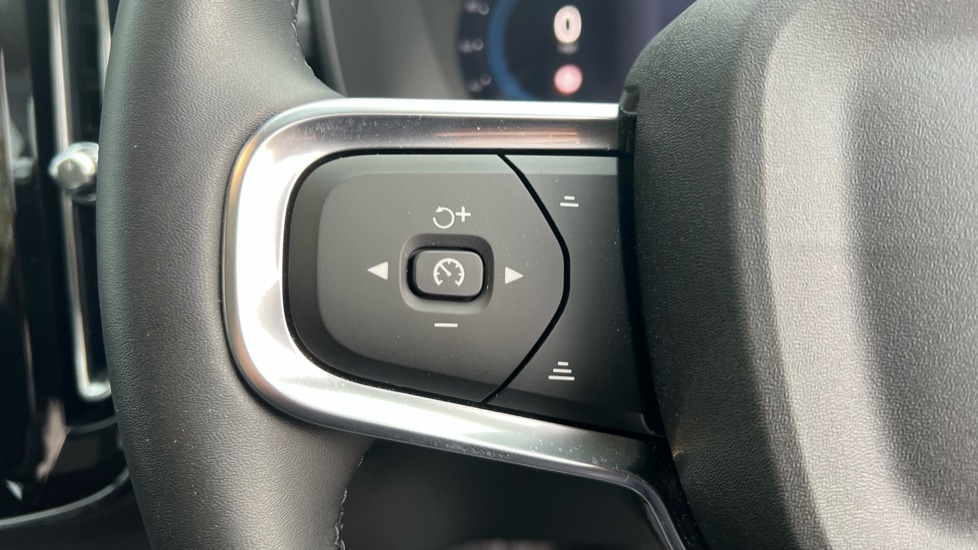 Used Volvo XC40 2024 for sale - 76870436: Photo 38