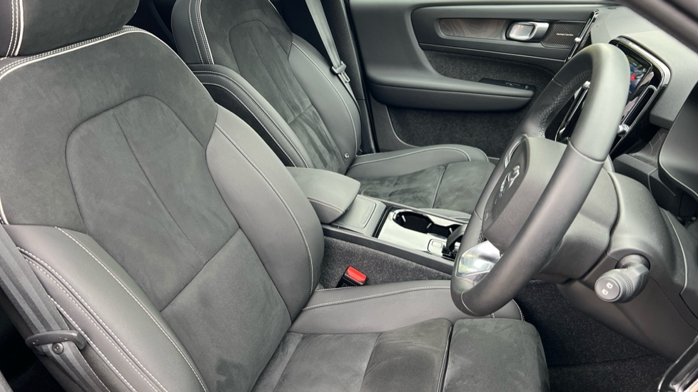 Used Volvo XC40 2024 for sale - 76140235: Photo 9