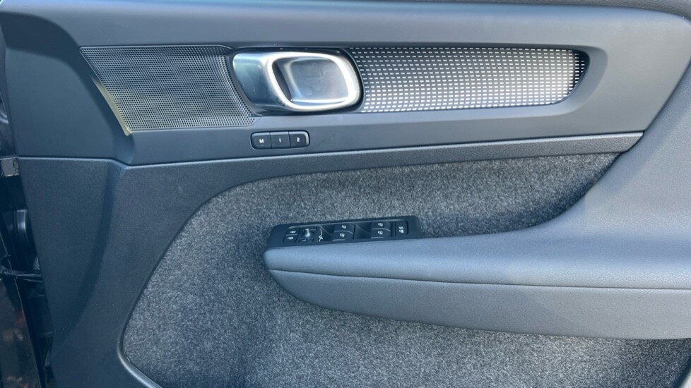 Used Volvo XC40 2025 for sale - 76873328: Photo 15