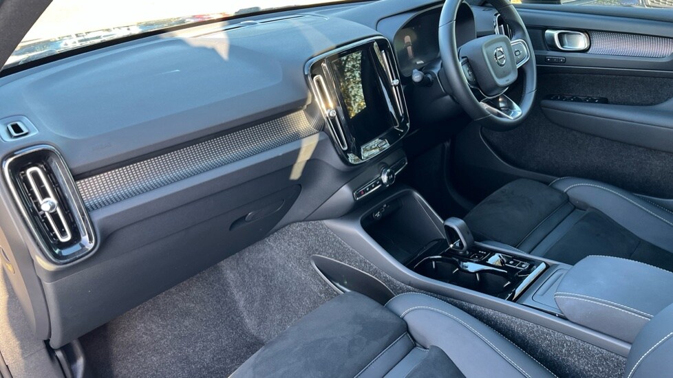 Used Volvo XC40 2025 for sale - 76873328: Photo 4