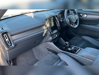 Used Volvo XC40 2025 for sale - 76873328: Photo