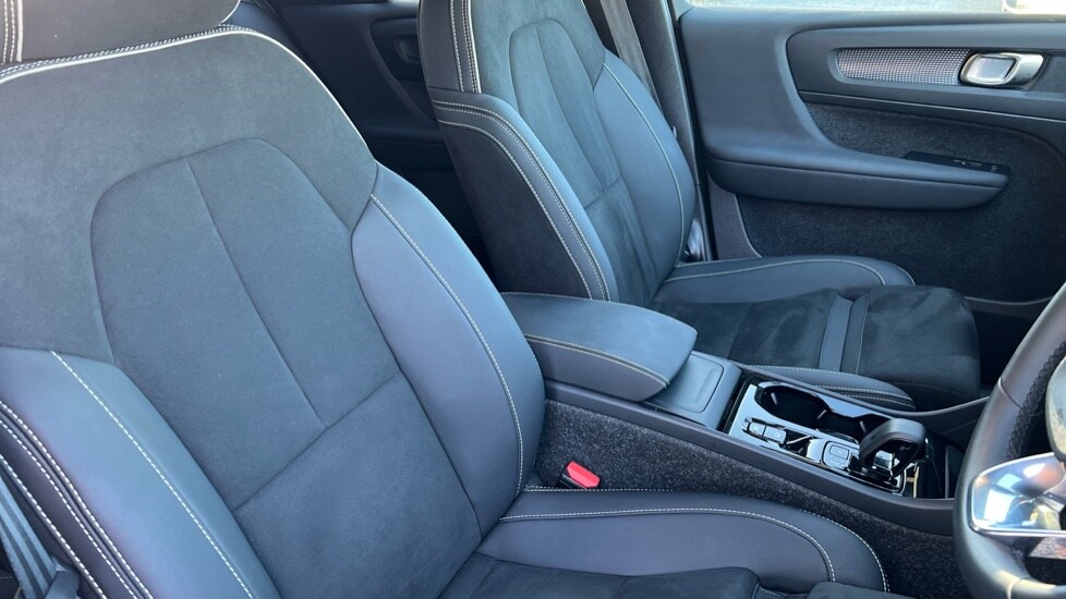 Used Volvo XC40 2025 for sale - 76873328: Photo 9