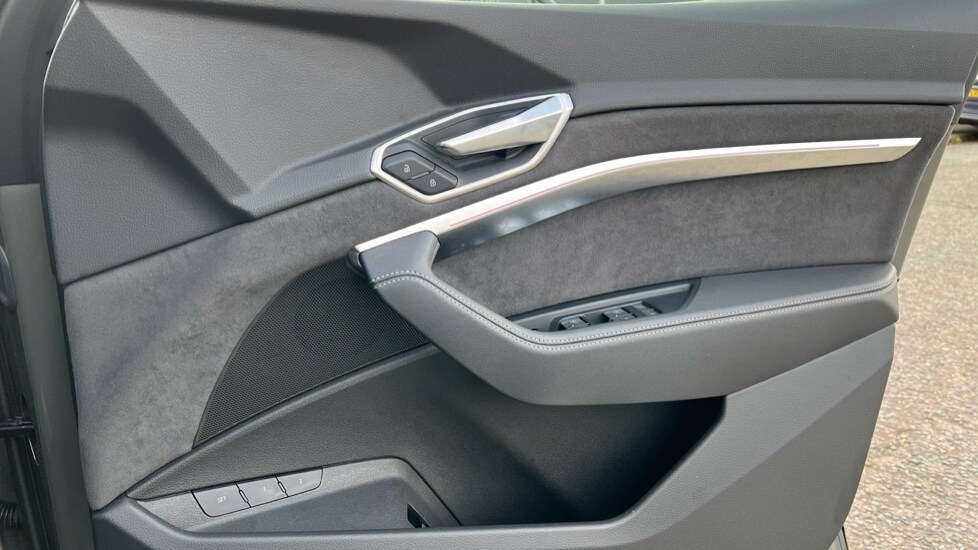 Used Audi Q8 2024 for sale - 76872911: Photo 29