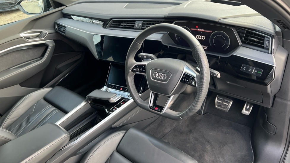 Used Audi Q8 2024 for sale - 76872911: Photo 9
