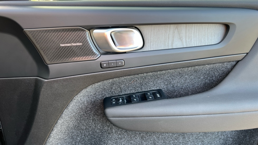 Used Volvo XC40 2025 for sale - 76872656: Photo 15