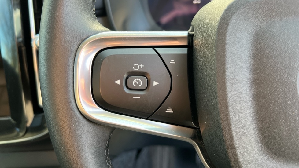 Used Volvo XC40 2025 for sale - 76872656: Photo 18