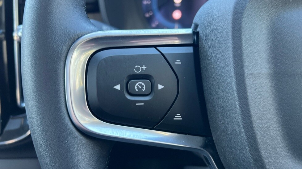 Used Volvo XC40 2025 for sale - 76872656: Photo 38