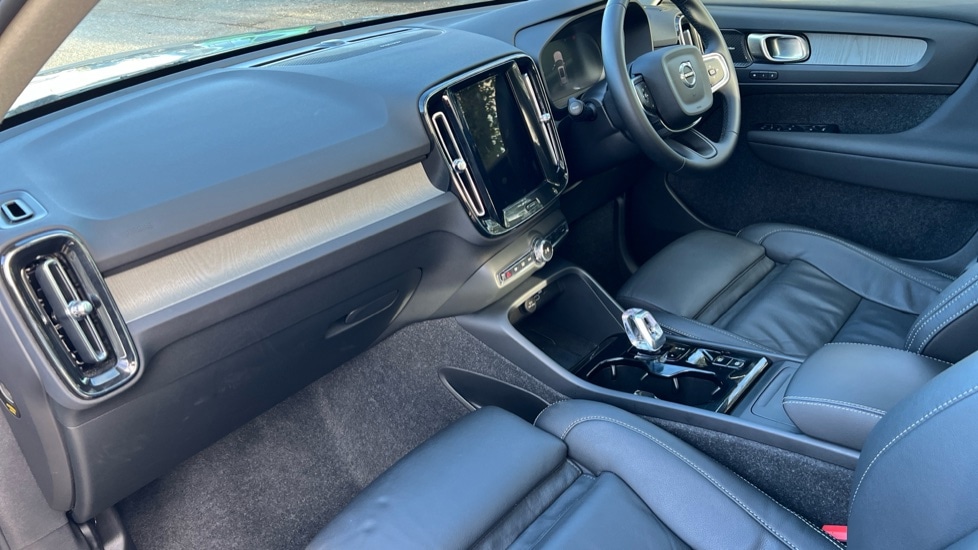 Used Volvo XC40 2025 for sale - 76872656: Photo 4