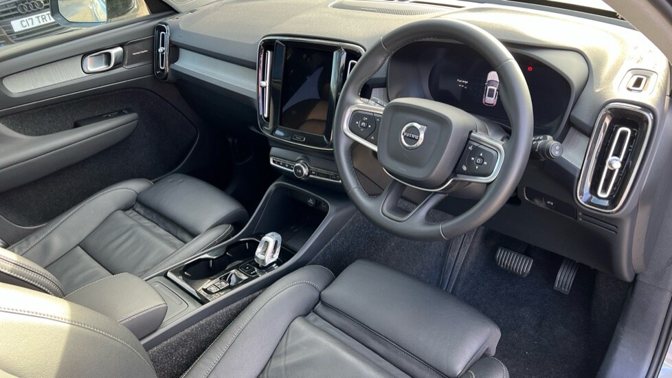 Used Volvo XC40 2025 for sale - 76872656: Photo 5