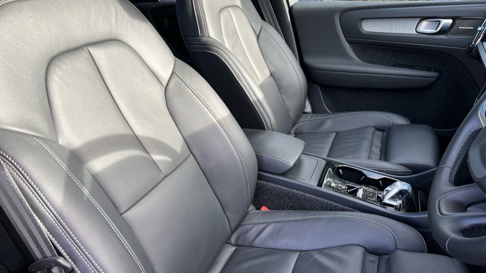 Used Volvo XC40 2025 for sale - 76872656: Photo 9