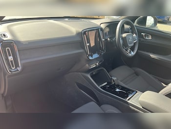 Used Volvo XC40 2023 for sale - 76154749: Photo