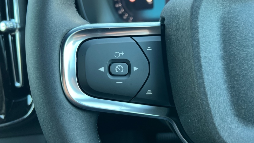 Used Volvo XC40 2025 for sale - 76894783: Photo 37