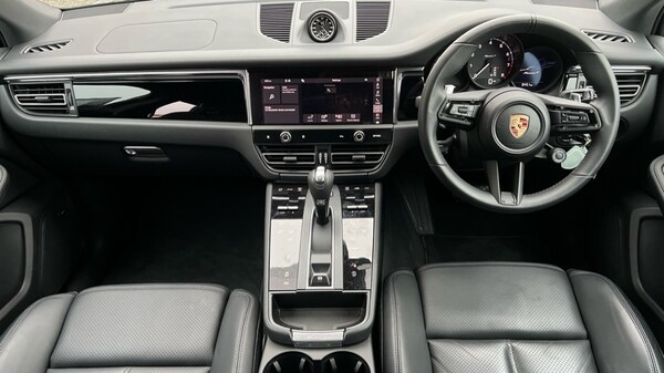 Used Porsche Macan 2025 for sale - 76233970: Photo 11