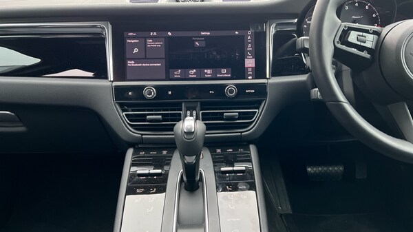 Used Porsche Macan 2025 for sale - 76233970: Photo 12