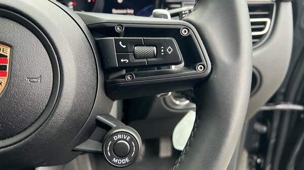 Used Porsche Macan 2025 for sale - 76233970: Photo 21