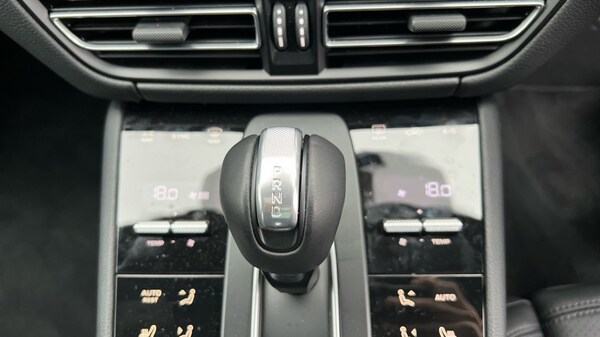 Used Porsche Macan 2025 for sale - 76233970: Photo 32