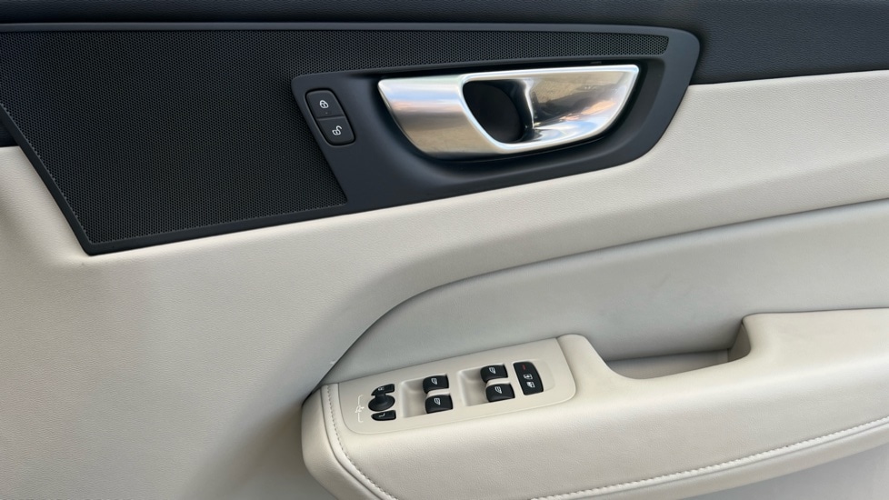 Used Volvo XC60 2023 for sale - 76523574: Photo 15